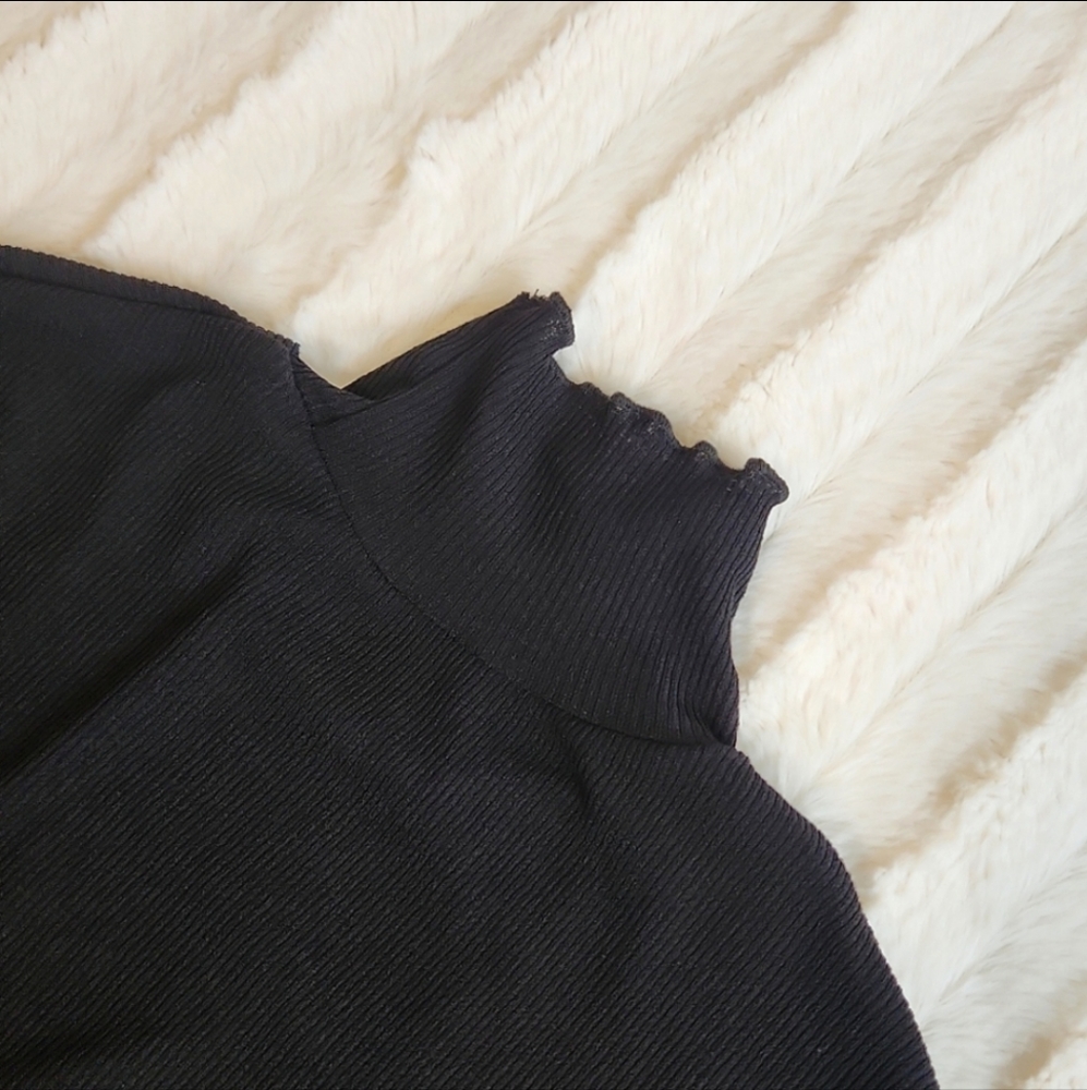 Knit Top Turtleneck, Short Sleeve, Black, Size M - Picture 2 of 2